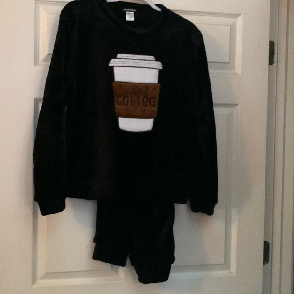 Jogging suit Size Large by:Weekending